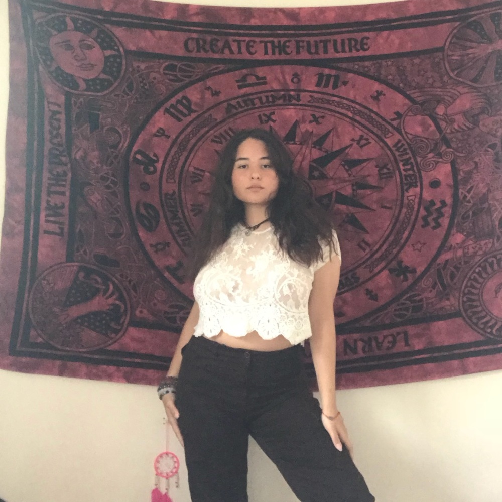 VINTAGE women’s lace crop top